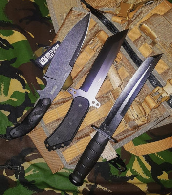 Black knives.jpg